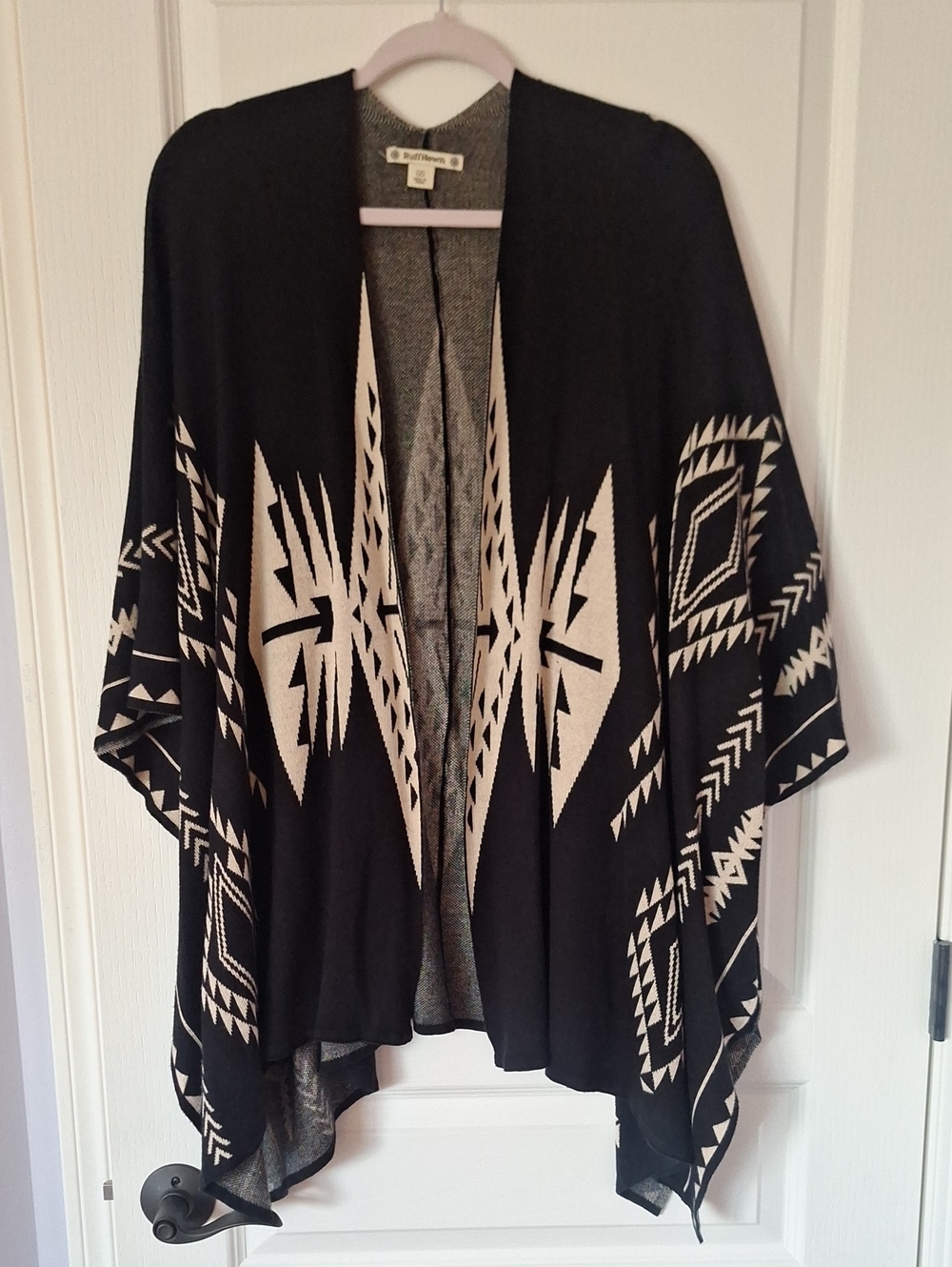 Ruff Hewn Black & Cream Aztec Open-Front Poncho Wrap